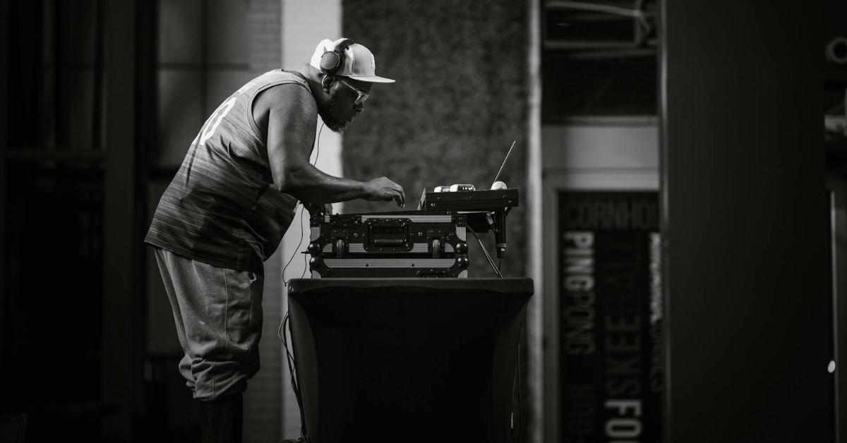 おすすめのDJテーブル5選。良いDJブースには良いテーブルを