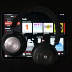 タブレットとヘッドホン