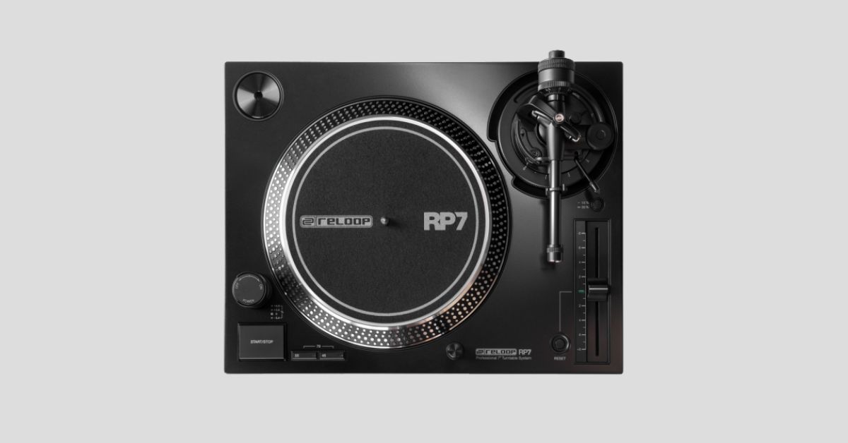 Reloopから7インチ専用プロフェッショナルDJターンテーブル「RP-7」登場