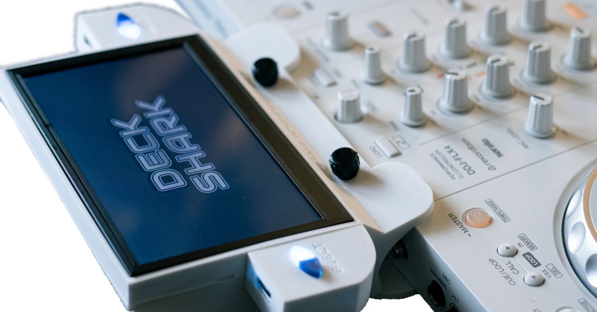 Deck Sharkとは？ 手持ちのDJコントローラーを”スタンドアロン化”する新星ガジェット「Deckshark Mako」を解説